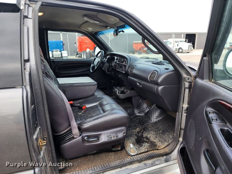 image for item DM4865 2002 Dodge Ram 2500  Quad Cab pickup truck