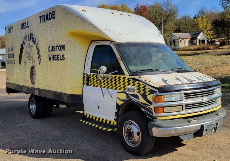 image for item DM8088 1999 Chevrolet Express G3500  box truck