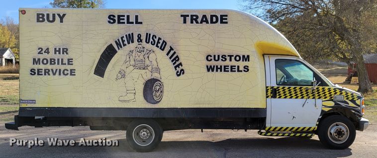 image for item DM8088 1999 Chevrolet Express G3500  box truck