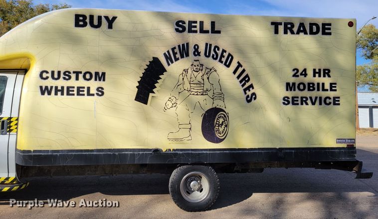 image for item DM8088 1999 Chevrolet Express G3500  box truck