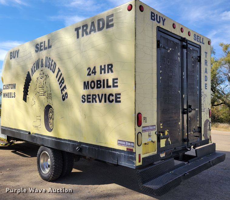 image for item DM8088 1999 Chevrolet Express G3500  box truck