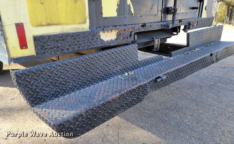 image for item DM8088 1999 Chevrolet Express G3500  box truck