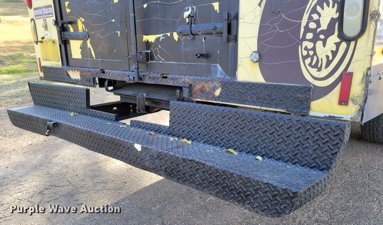 image for item DM8088 1999 Chevrolet Express G3500  box truck