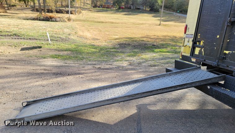 image for item DM8088 1999 Chevrolet Express G3500  box truck