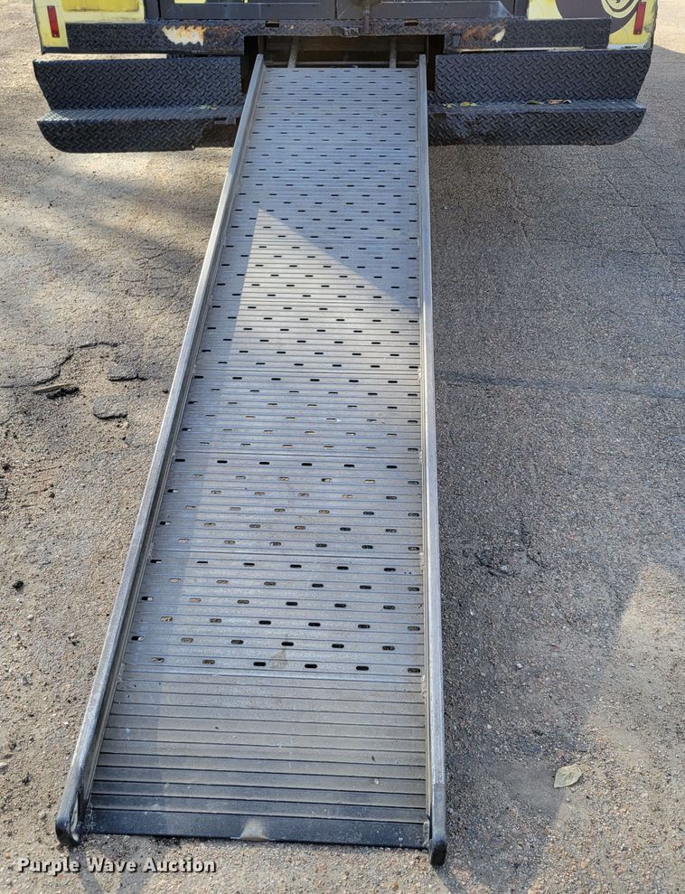 image for item DM8088 1999 Chevrolet Express G3500  box truck