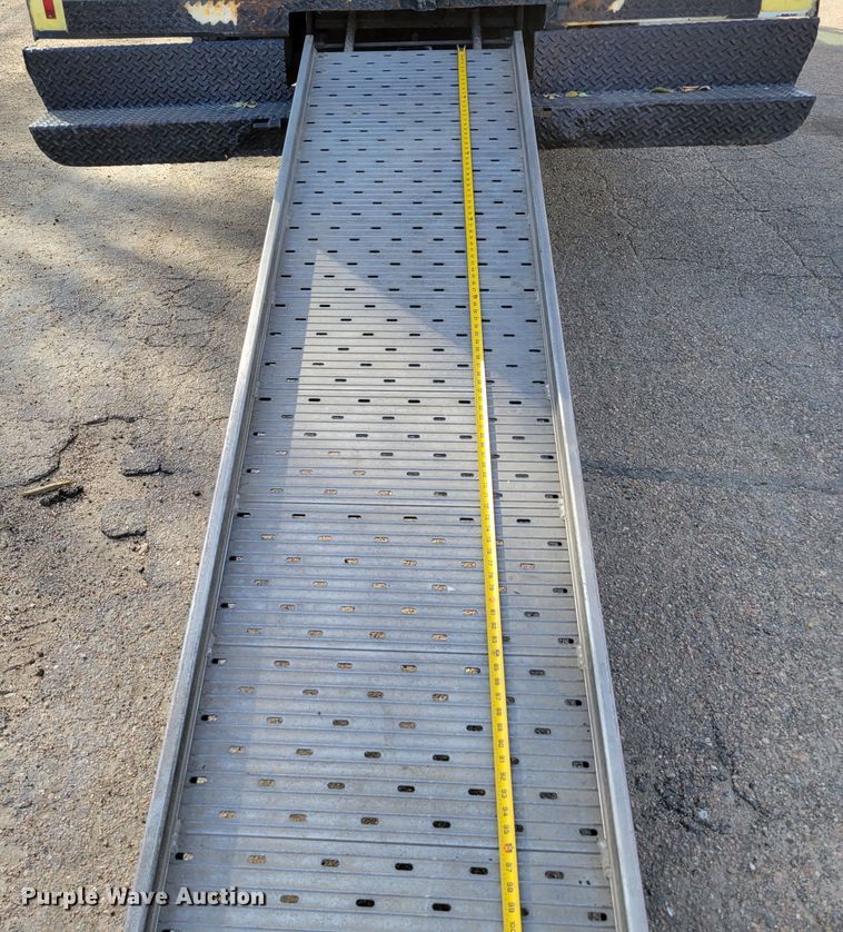 image for item DM8088 1999 Chevrolet Express G3500  box truck