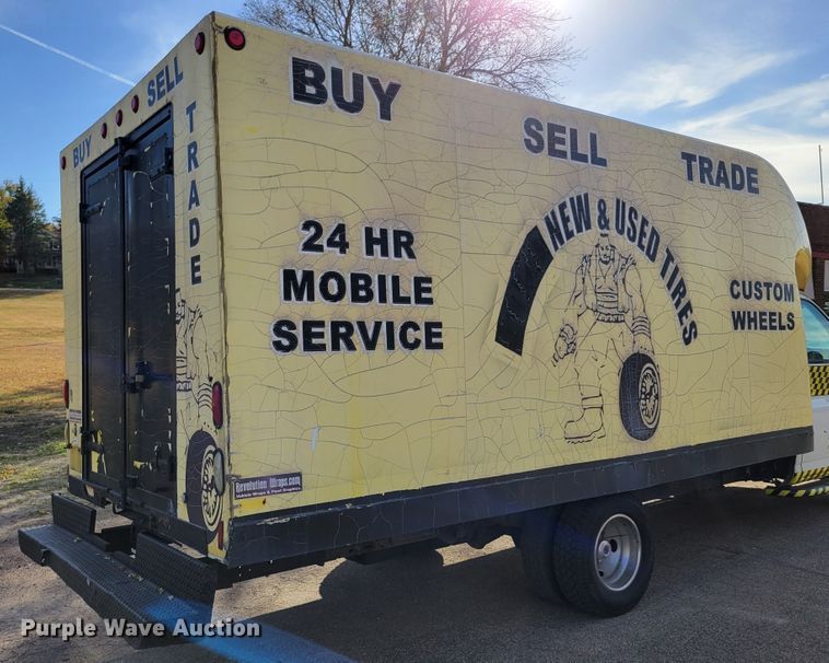 image for item DM8088 1999 Chevrolet Express G3500  box truck