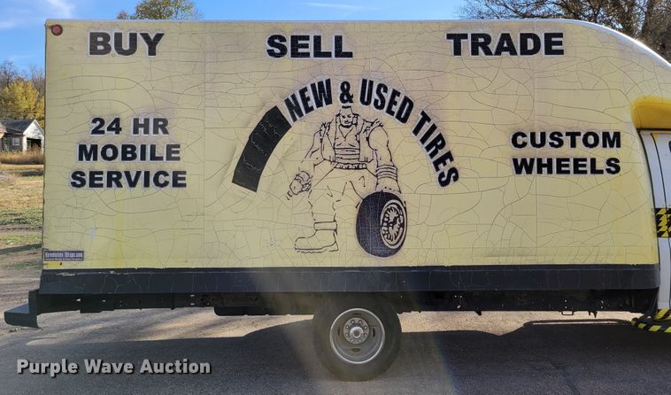 image for item DM8088 1999 Chevrolet Express G3500  box truck