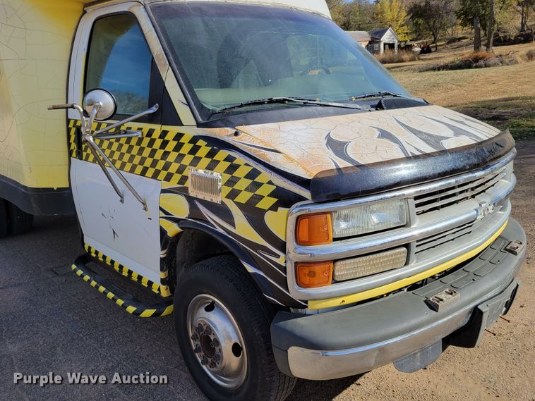 image for item DM8088 1999 Chevrolet Express G3500  box truck