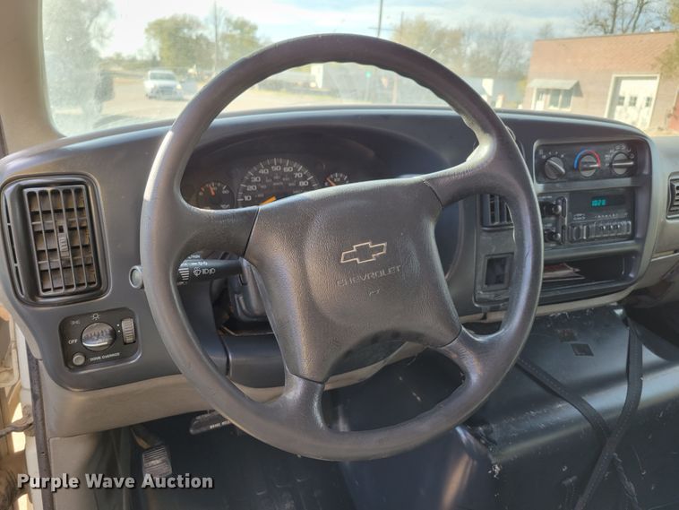 image for item DM8088 1999 Chevrolet Express G3500  box truck