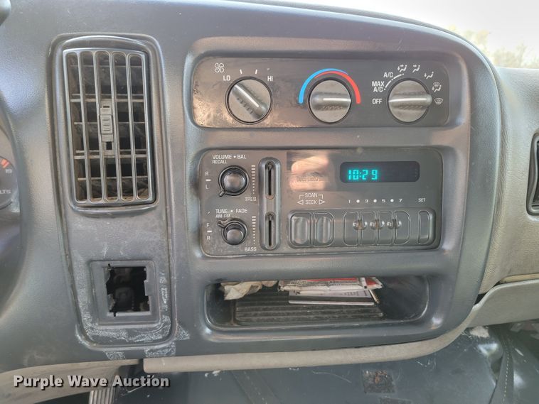 image for item DM8088 1999 Chevrolet Express G3500  box truck