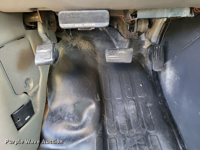 image for item DM8088 1999 Chevrolet Express G3500  box truck