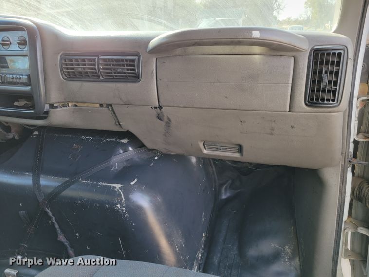 image for item DM8088 1999 Chevrolet Express G3500  box truck