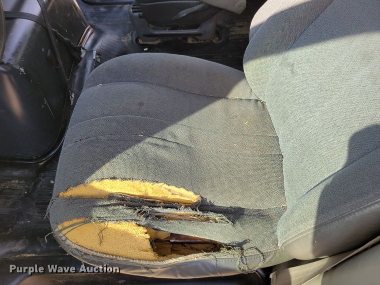 image for item DM8088 1999 Chevrolet Express G3500  box truck