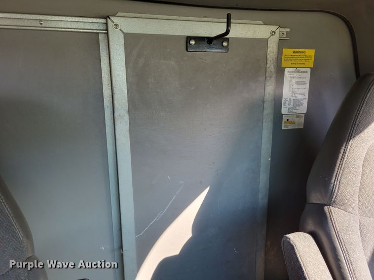 image for item DM8088 1999 Chevrolet Express G3500  box truck