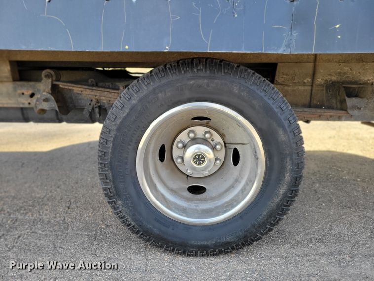 image for item DM8088 1999 Chevrolet Express G3500  box truck