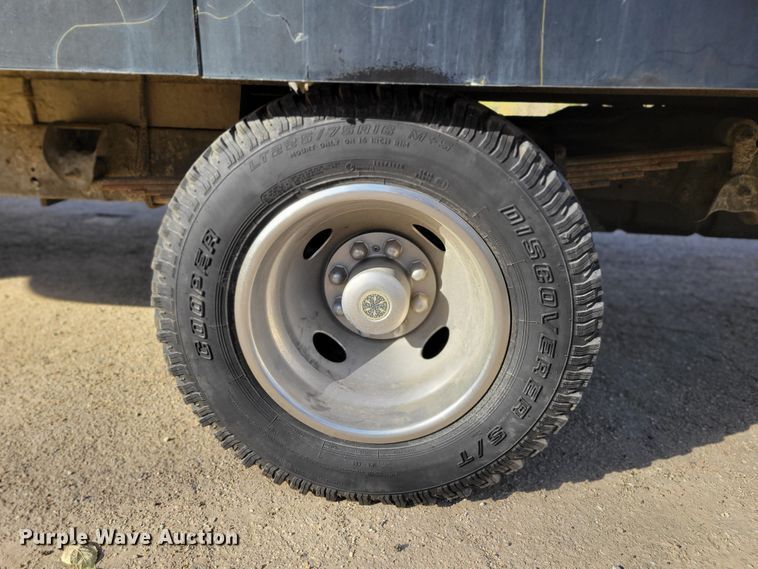 image for item DM8088 1999 Chevrolet Express G3500  box truck