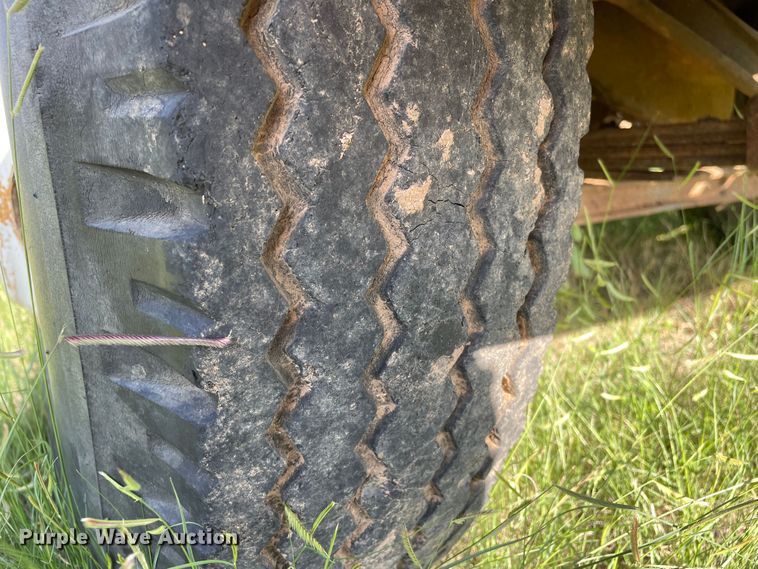 image for item DN5172 1966 GMC 4000  grain truck