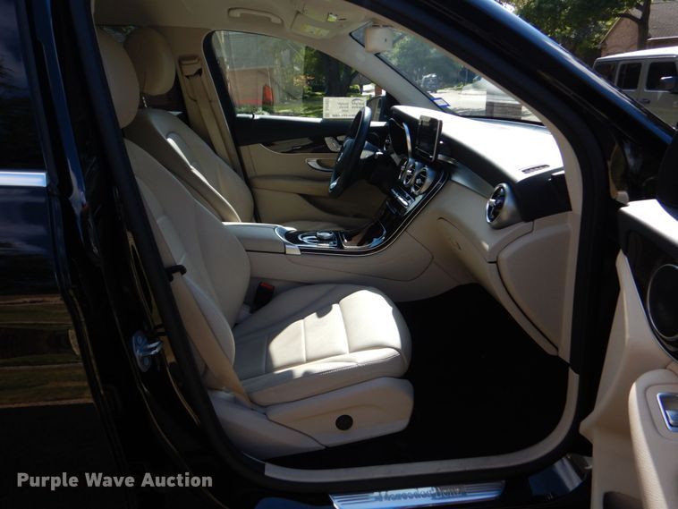 image for item DO1657 2019 Mercedes Benz GLC 300  SUV