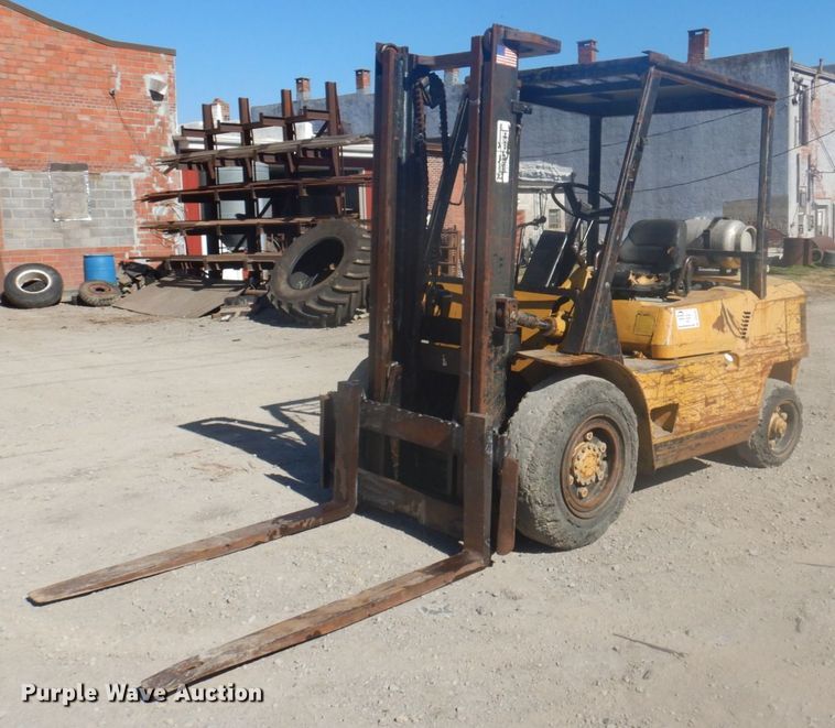 image for item DP0400 Caterpillar  forklift
