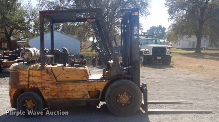 image for item DP0400 Caterpillar  forklift