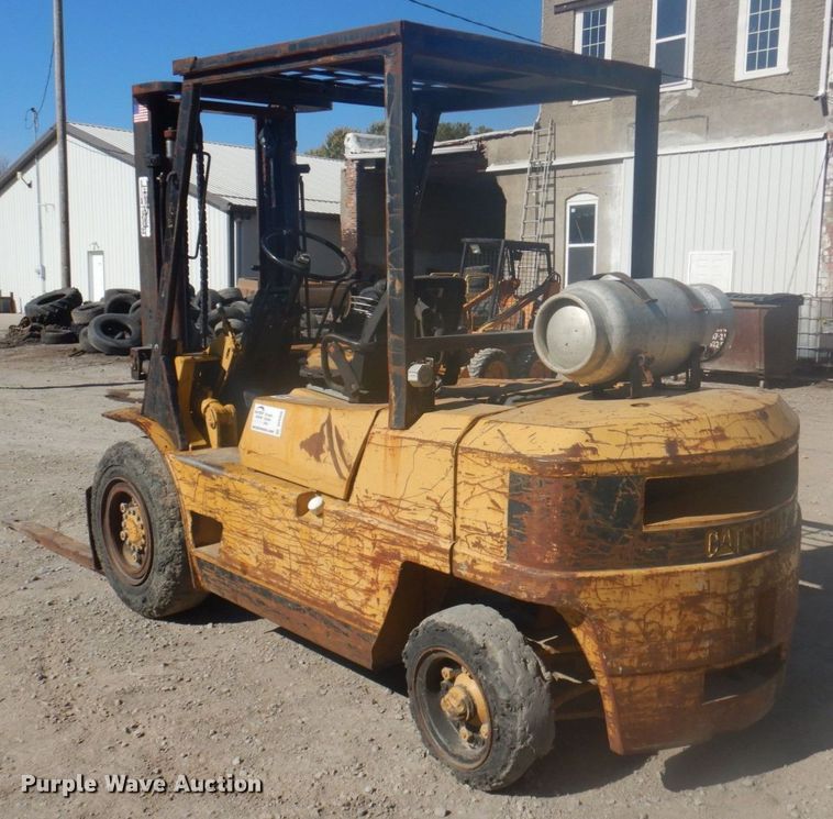 image for item DP0400 Caterpillar  forklift