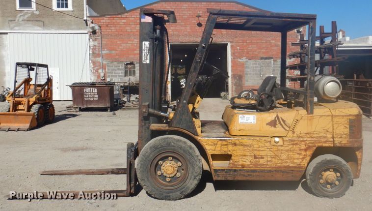 image for item DP0400 Caterpillar  forklift