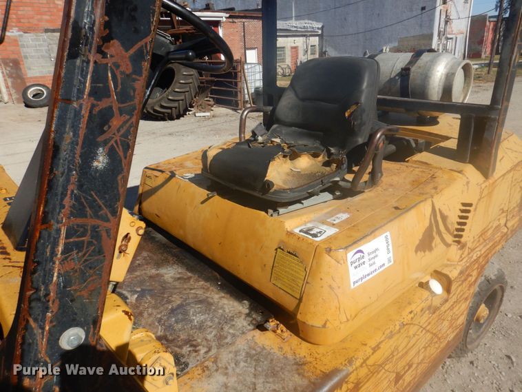 image for item DP0400 Caterpillar  forklift