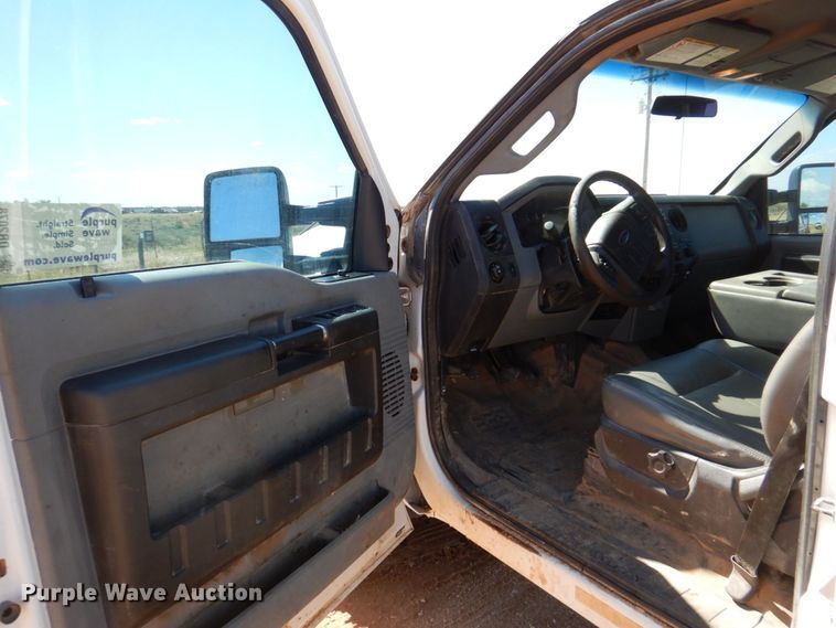 image for item DR2078 2014 Ford F550 Super Duty  Crew Cab flatbed truck