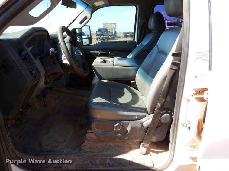 image for item DR2078 2014 Ford F550 Super Duty  Crew Cab flatbed truck