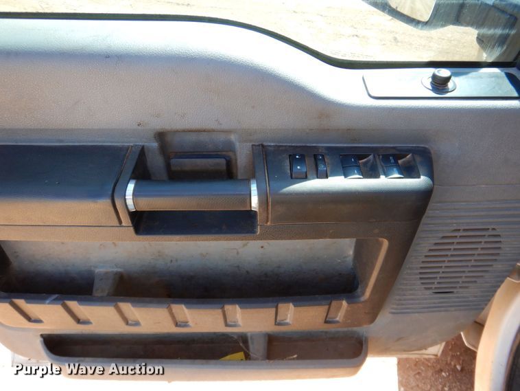 image for item DR2078 2014 Ford F550 Super Duty  Crew Cab flatbed truck