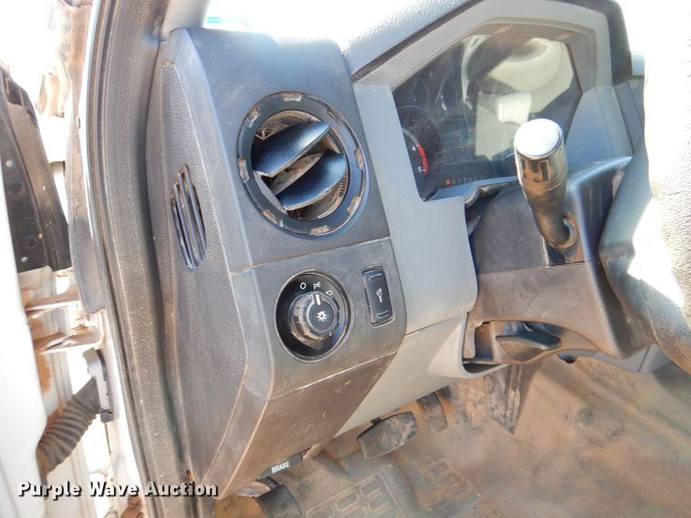 image for item DR2078 2014 Ford F550 Super Duty  Crew Cab flatbed truck