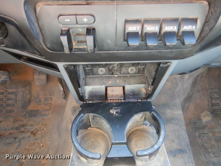 image for item DR2078 2014 Ford F550 Super Duty  Crew Cab flatbed truck