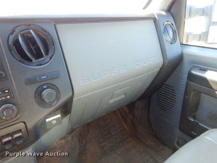 image for item DR2078 2014 Ford F550 Super Duty  Crew Cab flatbed truck