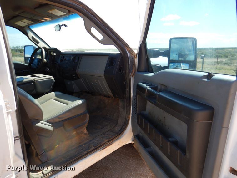 image for item DR2078 2014 Ford F550 Super Duty  Crew Cab flatbed truck