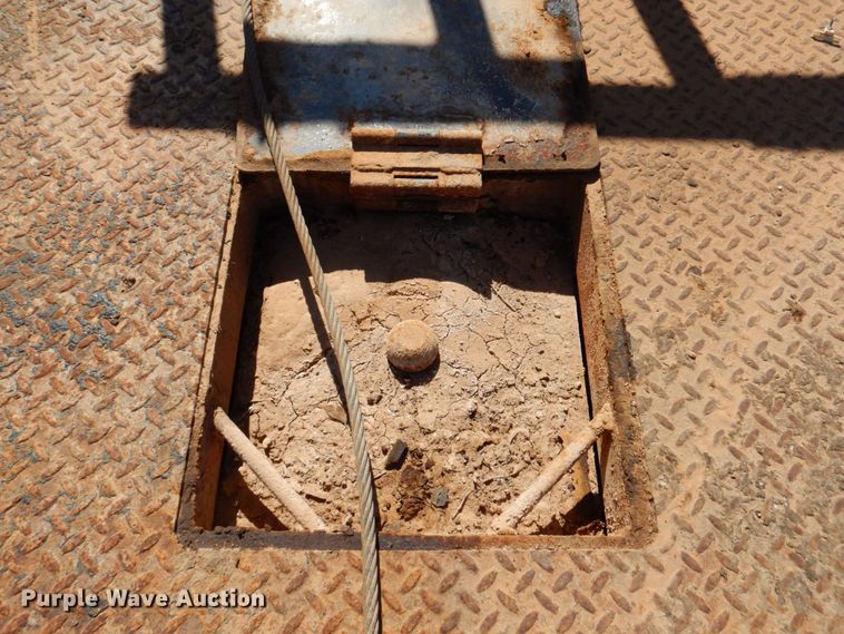 image for item DR2078 2014 Ford F550 Super Duty  Crew Cab flatbed truck