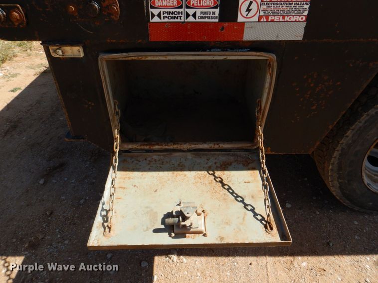 image for item DR2078 2014 Ford F550 Super Duty  Crew Cab flatbed truck