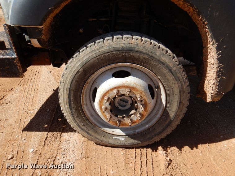 image for item DR2078 2014 Ford F550 Super Duty  Crew Cab flatbed truck