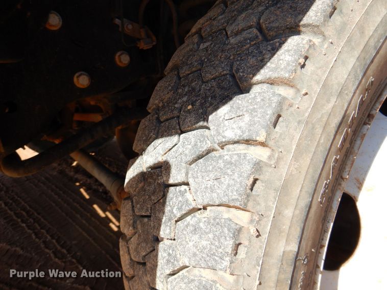 image for item DR2078 2014 Ford F550 Super Duty  Crew Cab flatbed truck