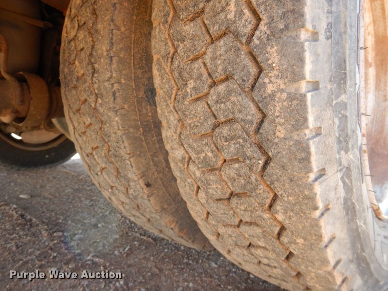 image for item DR2078 2014 Ford F550 Super Duty  Crew Cab flatbed truck