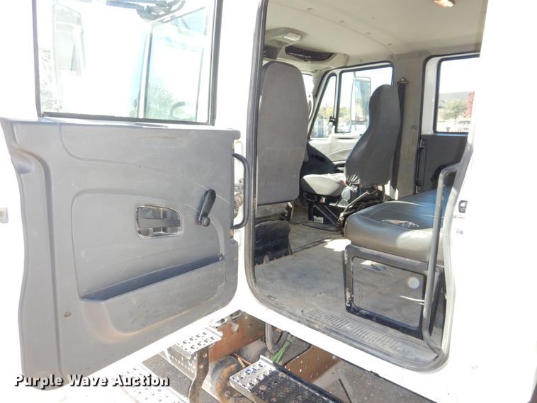 image for item DS1486 2009 International DuraStar 4300  utility / service truck