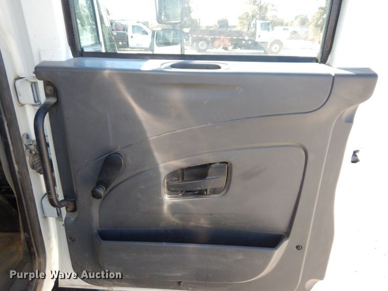 image for item DS1486 2009 International DuraStar 4300  utility / service truck