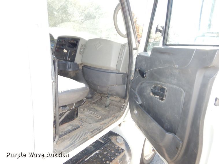 image for item DS1486 2009 International DuraStar 4300  utility / service truck