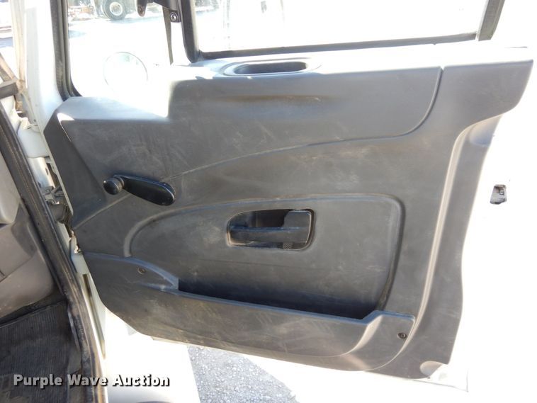 image for item DS1486 2009 International DuraStar 4300  utility / service truck