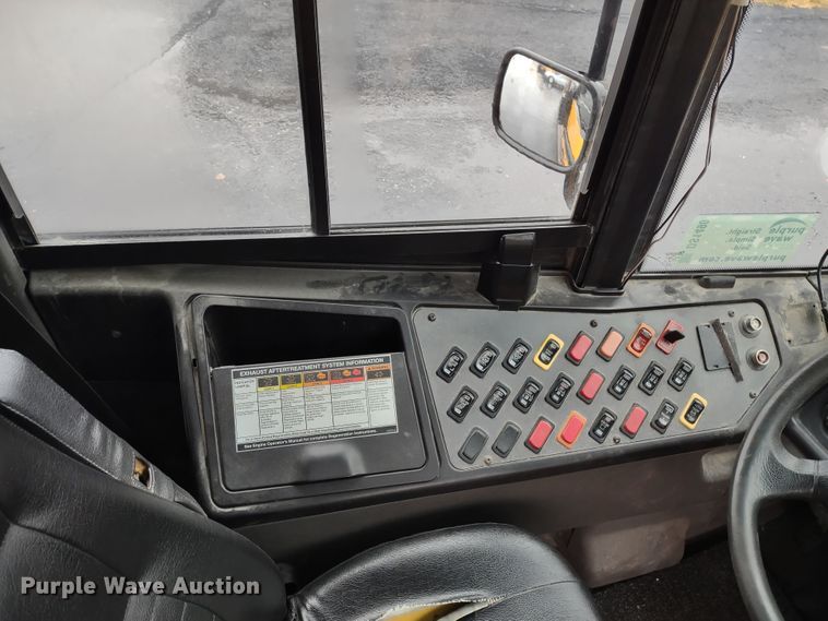 image for item DS1490 2010 Freightliner B2  school bus