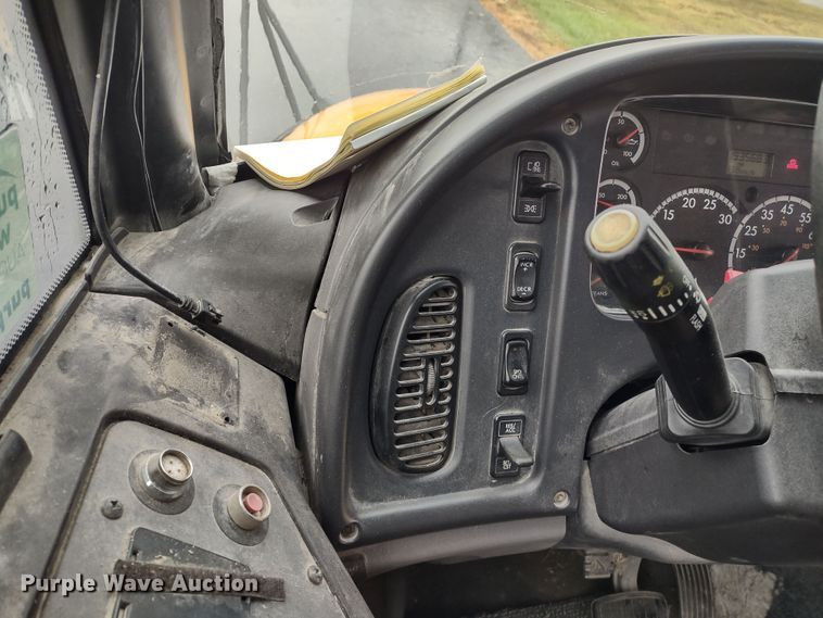 image for item DS1490 2010 Freightliner B2  school bus