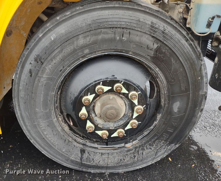 image for item DS1490 2010 Freightliner B2  school bus