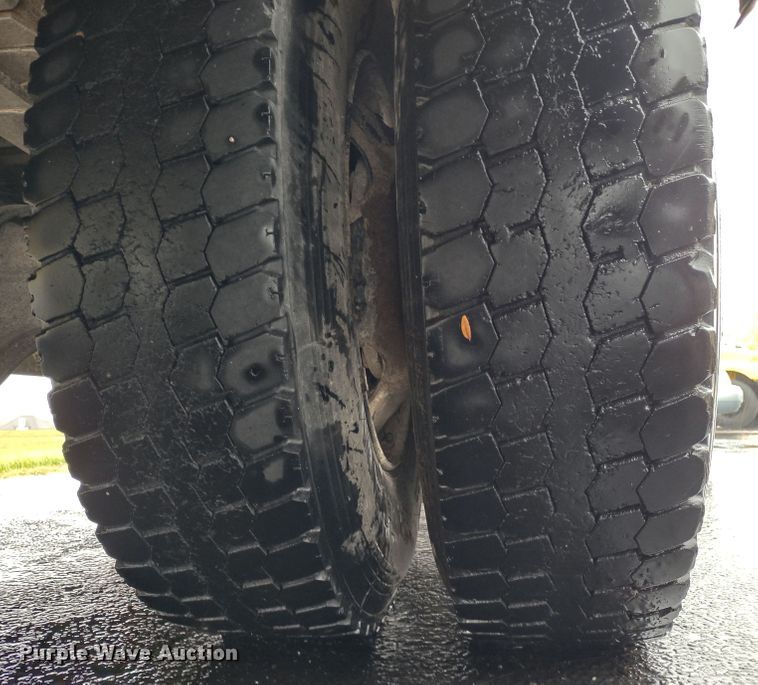 image for item DS1490 2010 Freightliner B2  school bus