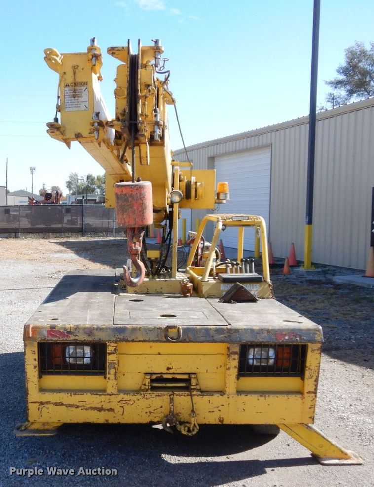 image for item DS1495 Broderson IC-80-2D  crane