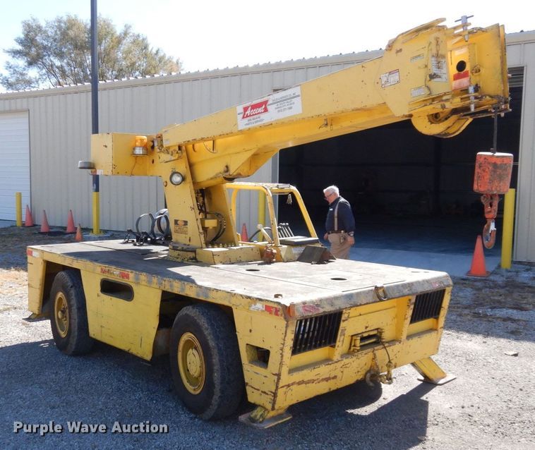 image for item DS1495 Broderson IC-80-2D  crane